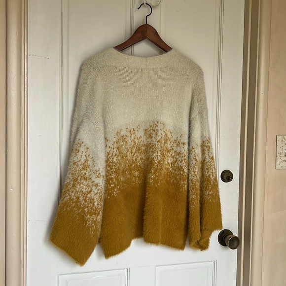 Cozy Cream and Mustard Sweater - Picture 4 of 5